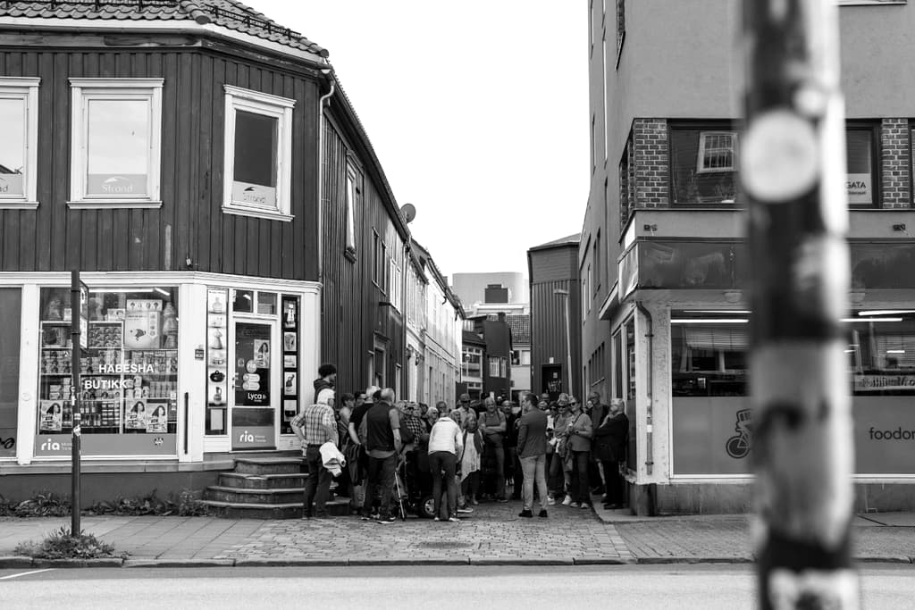 Gruppen samlet i en gate i Trondheim sentrum